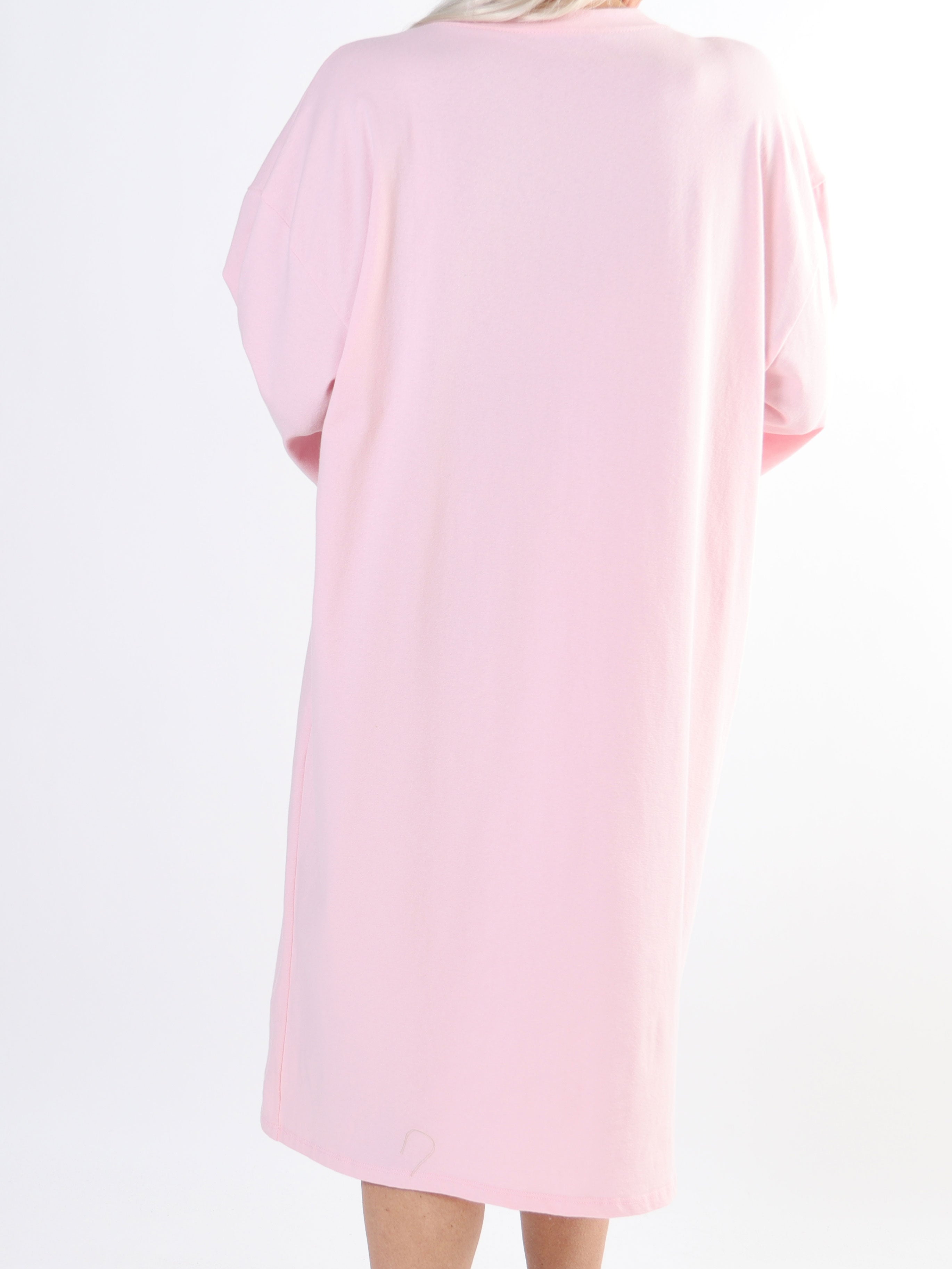 Love - Plus size t-shirtkjole i bomuld med skrift og hjerter